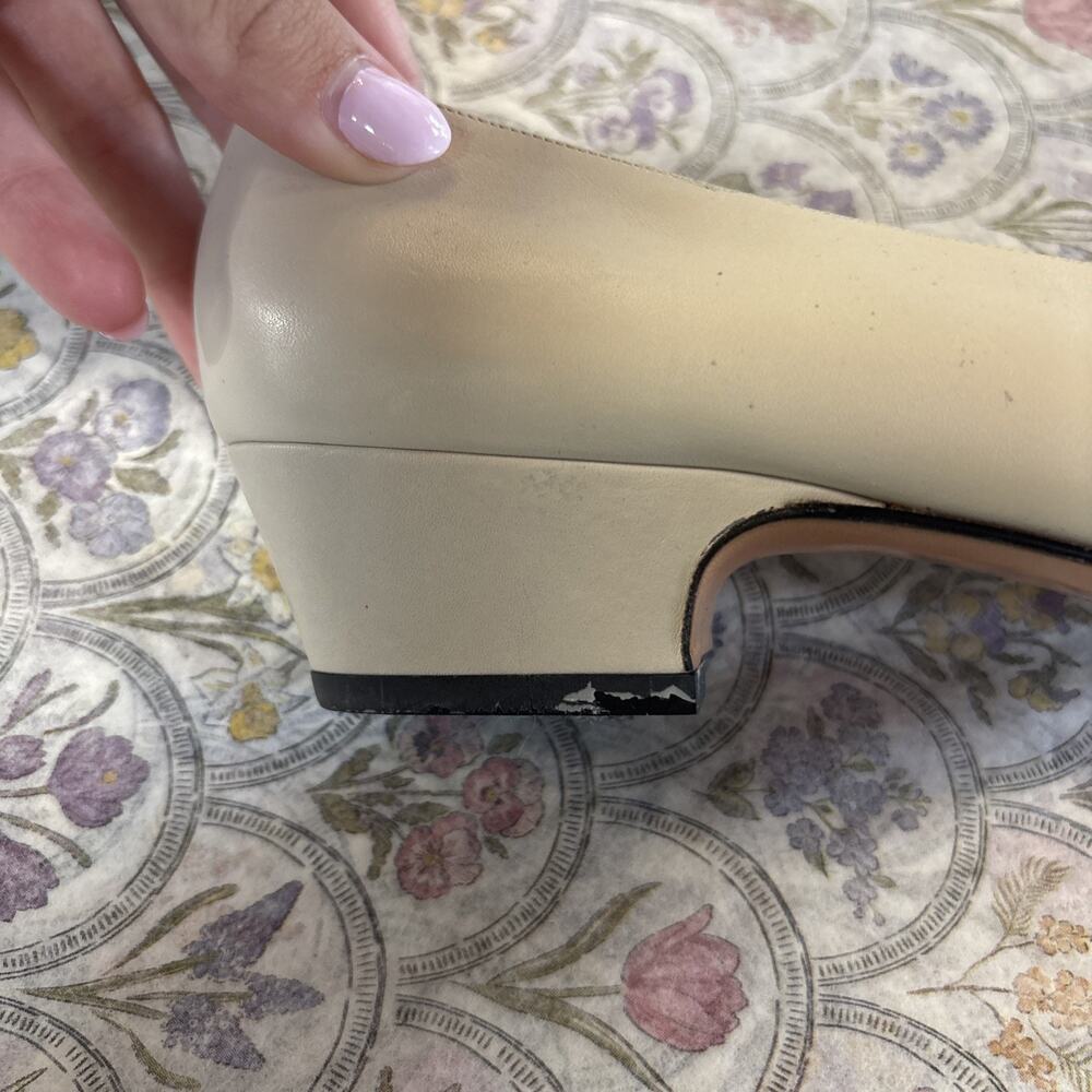 Authentic Salvatore Ferragamo Vara White Leather Bow Pumps Heel Shoes Size 8 1/2 - Picture 13 of 13